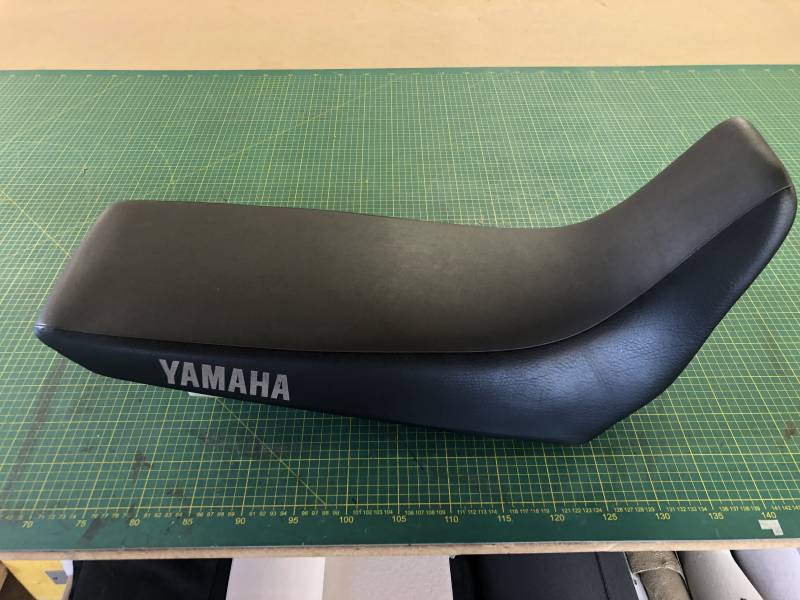 Abaissement selle de moto sans changement du revêtement