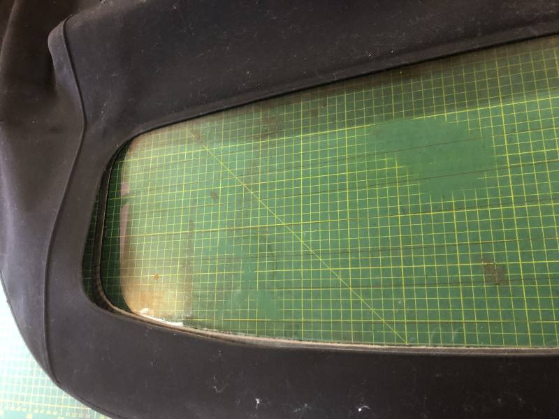 Vue du décollement de la lunette arrière