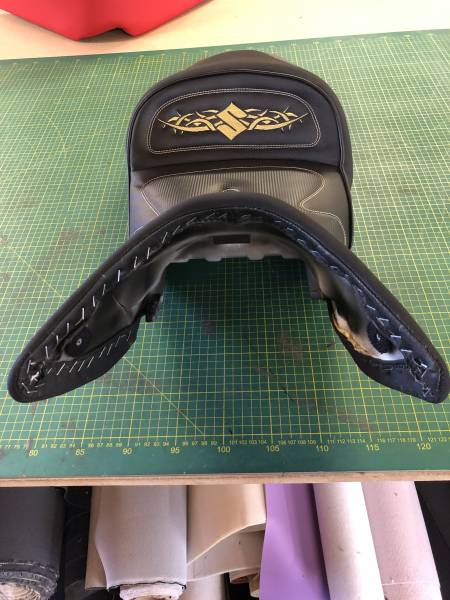 Modification d'une selle de SUSUKI avec changement de deux parties pour un client situé à YEBLERON en Normandie.i