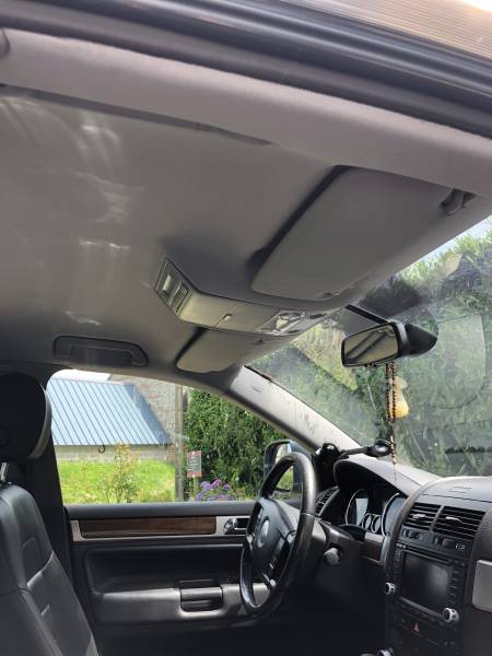 Réfection ciel de toit sur un TOUAREG suite à décollement