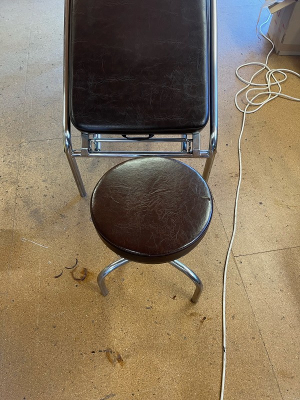 TABOURET EN SIMILI CUIR
