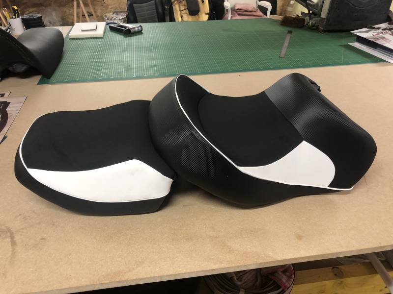 Réalisation complète d'une selle confort pour moto BMW 1150 RT, proche de FECAMP