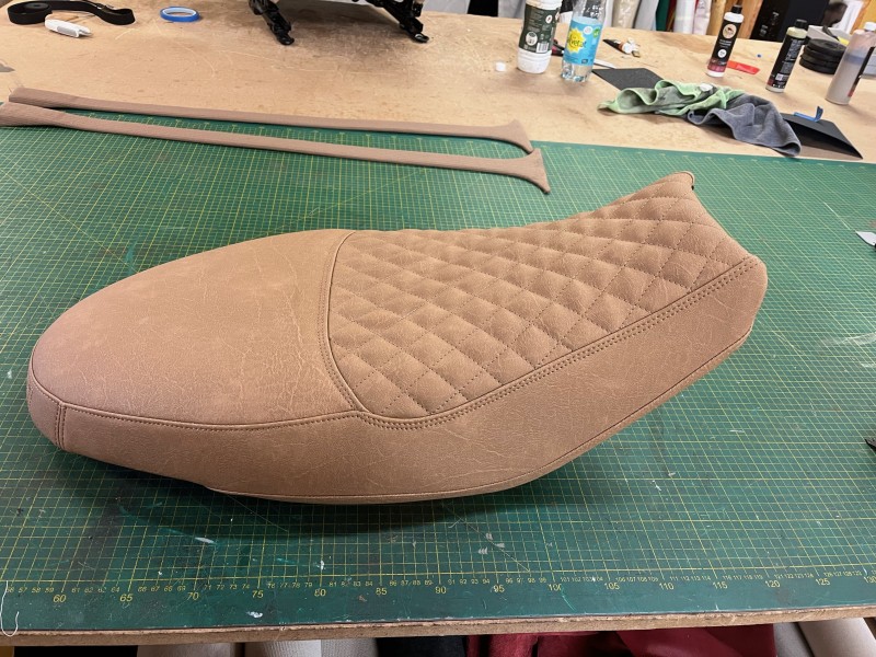 SELLE AVEC MATELASSAGE EN LOZANGE
