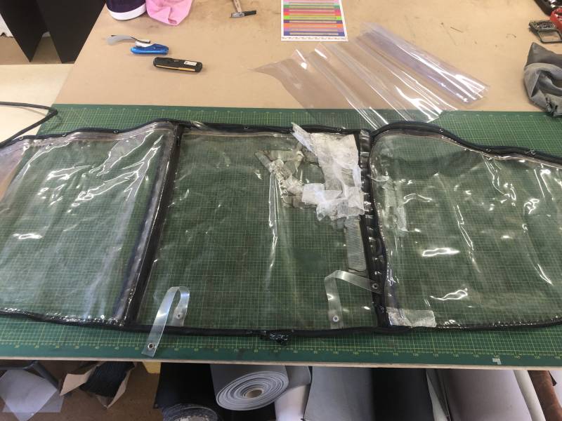 Remplacement vitres cristal usées sur taud de bateau