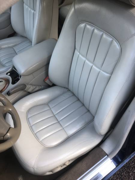 Traitement des cuirs sur intérieur de JAGUAR XJ V8