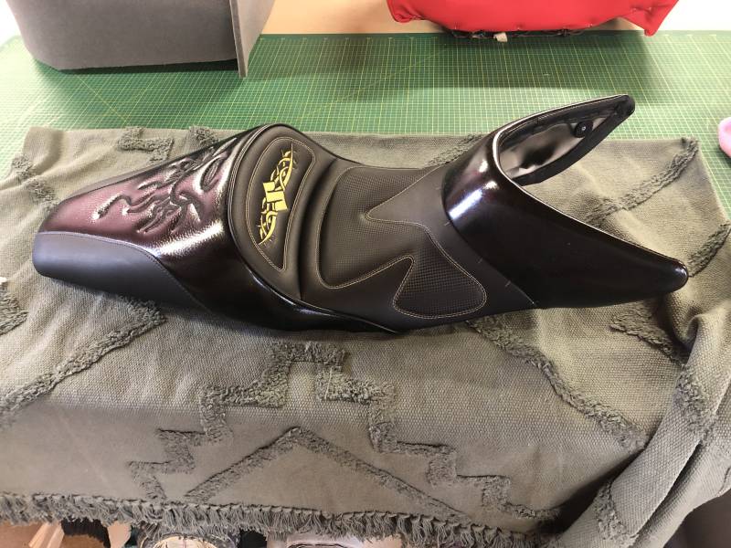 Selle avant modification des 2 parties teintées par le client