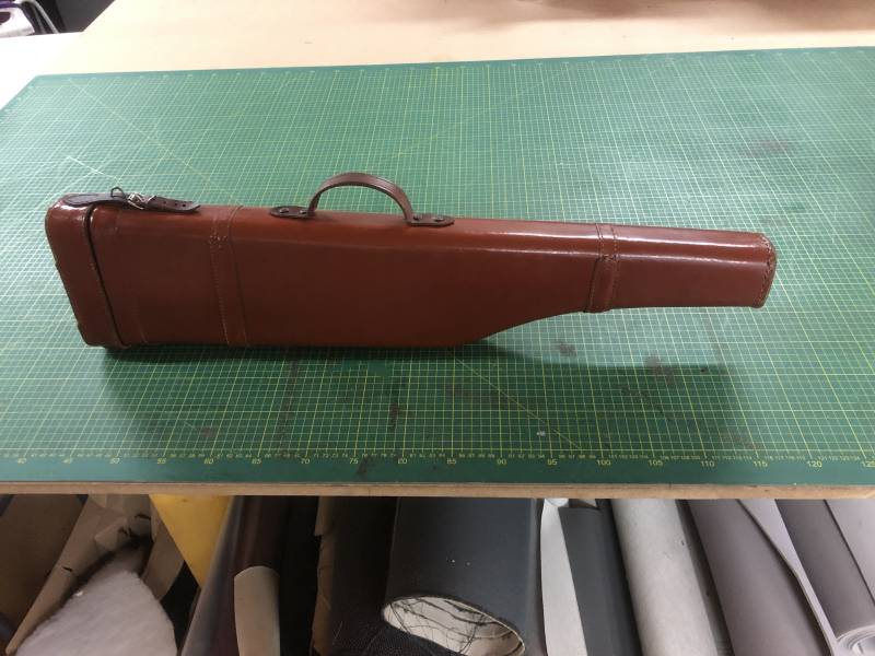 Réparation d'un étui en cuir de type jambon pour fusil