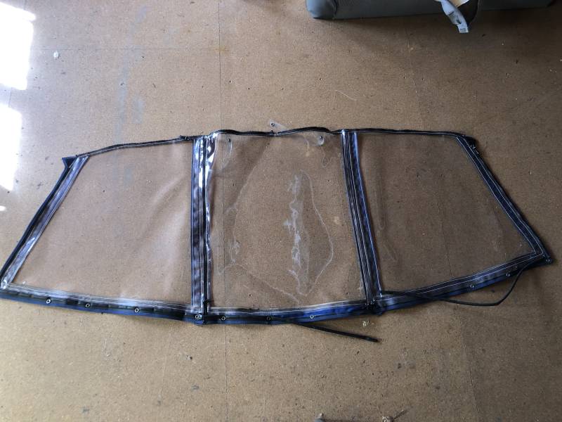 Remplacement vitres cristal sur taud de bateau