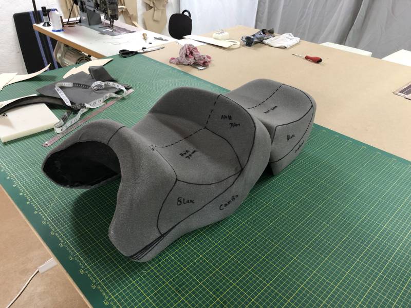 Réalisation complète d'une selle confort pour moto BMW 1150 RT, proche de FECAMP