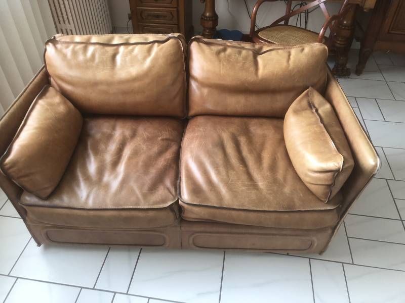 Canapé décoloré par le soleil