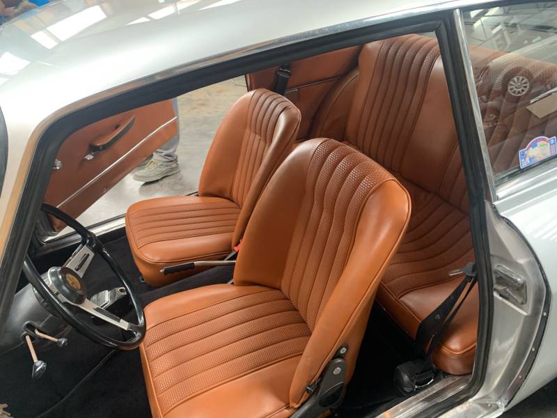 Restauration intérieur voiture ancienne Alfa Roméo 