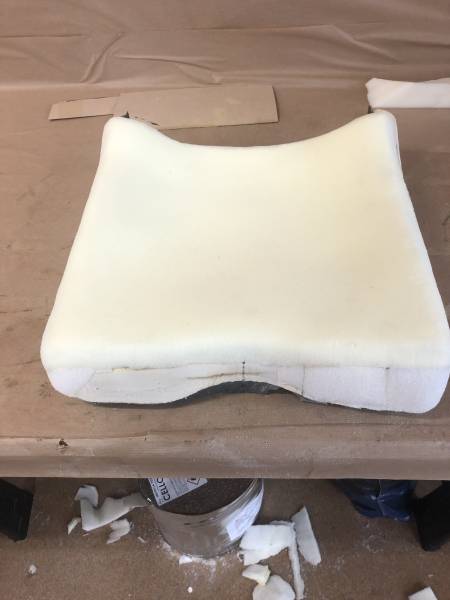 Ajout d'une mousse pour refaçonnage de l'assise avant garnissage