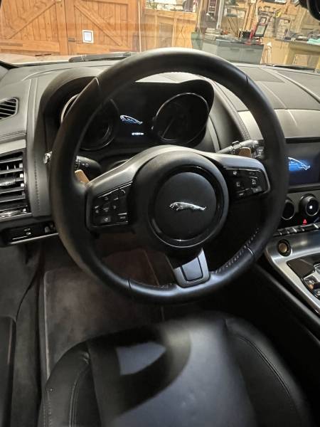 Rénovation du cuir sur volant Jaguar F coupé S