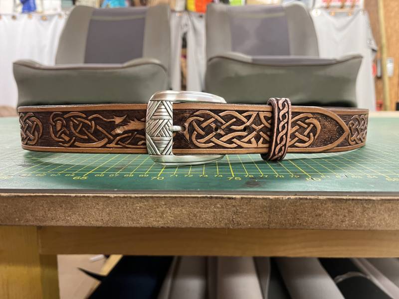 Ceinture en cuir repoussé