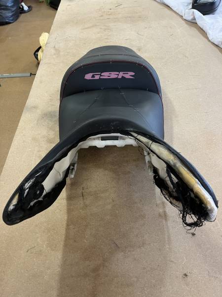 Vue de face selle d'origine