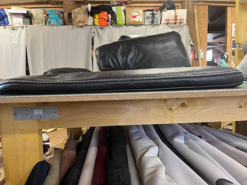 Accoudoirs avant regarnissage avec plumes et mousse