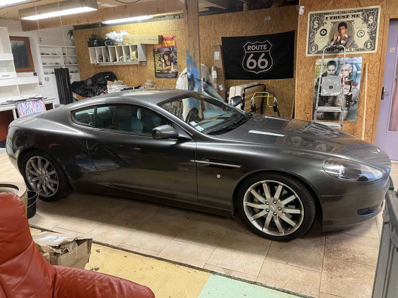 ASTON MARTIN DB9