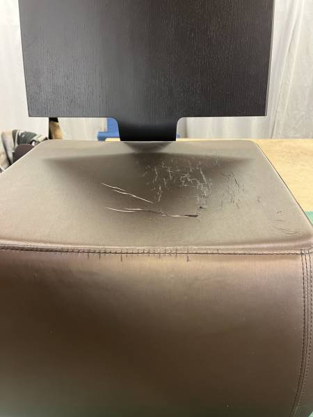 Vue de l'état du simili cuir avant réfection