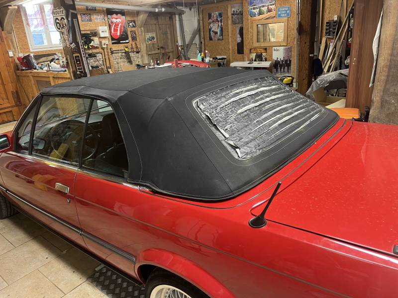 Vue lunette arrière d'origine avant remplacement sur BMW 325i