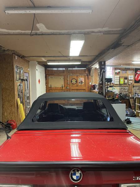 Vue lunette arrière pic BMW 325i