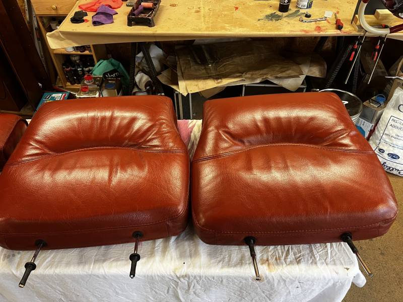 COLORATION DU CUIR SUR DOSSIERS DE FAUTEUIL